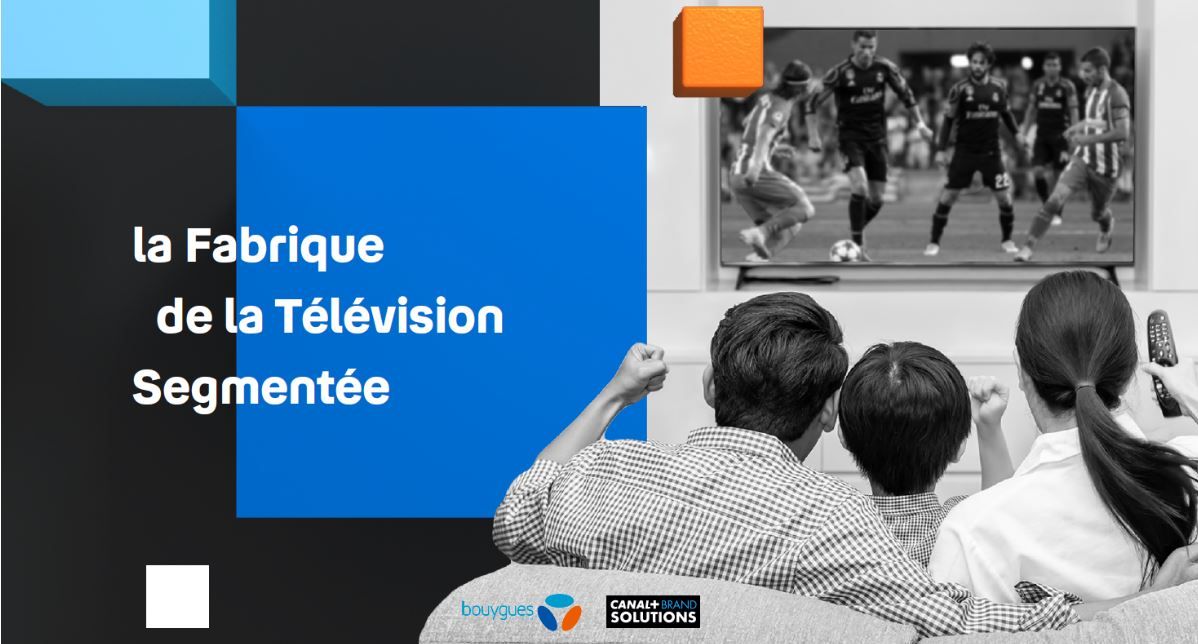 Family photo in front of a football match - performance of the programme La Fabrique de la Télévision Segmentée, in partnership with Bouygues and Canal+